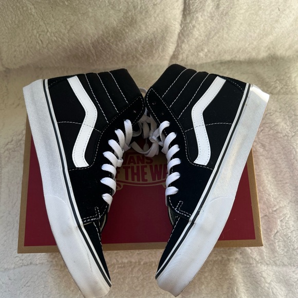 Vans Black and White Sneakers - Picture 12 of 15